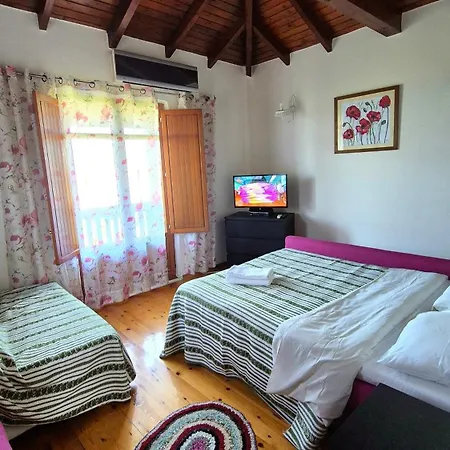 Alexander Dion House Casa de Férias *